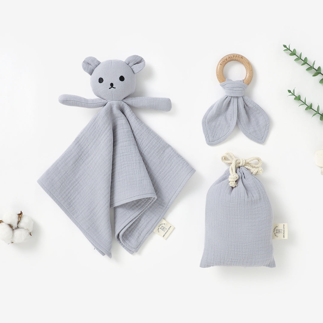 Organic cotton bear comforter with teether and bag (6m+)