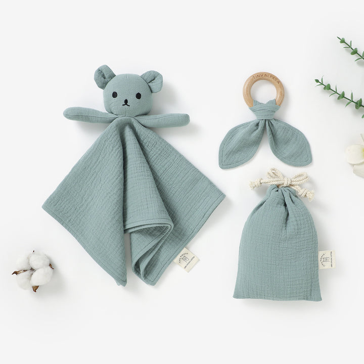Organic cotton bear comforter with teether and bag (6m+)