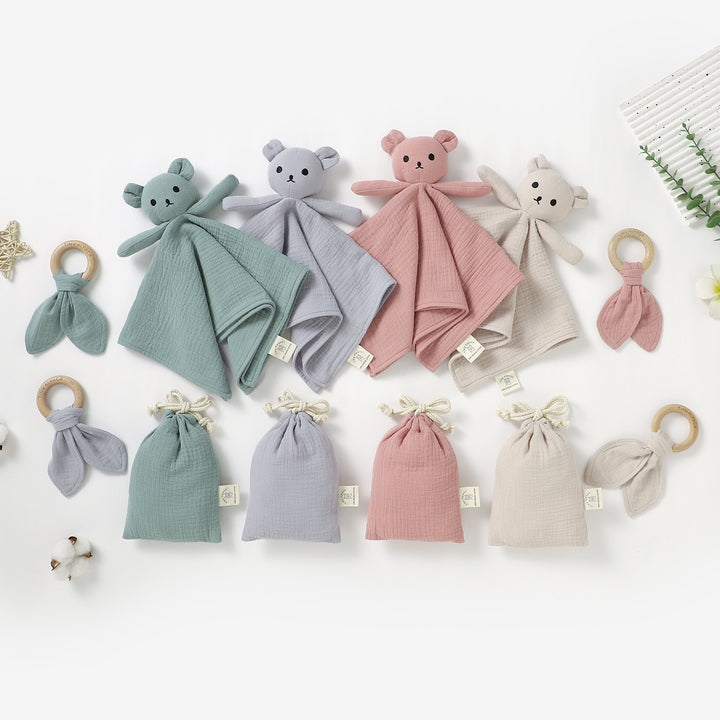 Organic cotton bear comforter with teether and bag (6m+)