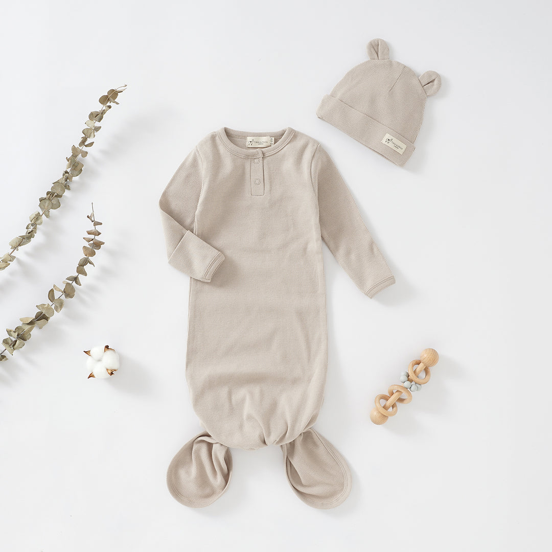 Organic Cotton Newborn Gown Set with Hat (0-6 months) Clay &amp; Oat - Tiny Alpaca UK