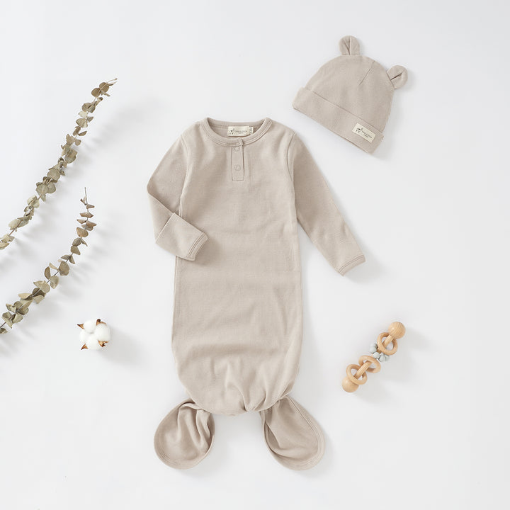 Organic Cotton Newborn Gown Set with Hat (0-6 months) Clay &amp; Oat - Tiny Alpaca UK