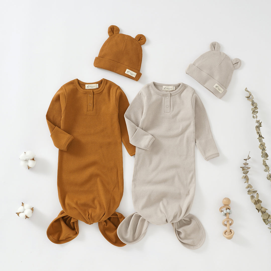 Organic Cotton Newborn Gown Set with Hat (0-6 months) Clay & Oat - Tiny Alpaca UK